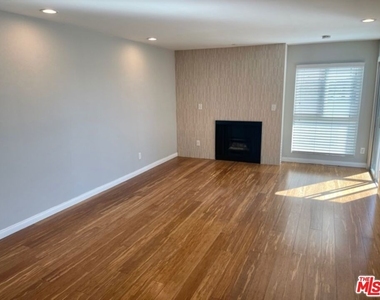 7556 Hampton Avenue - Photo Thumbnail 1