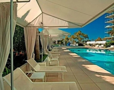 13700 Marina Pointe Drive - Photo Thumbnail 10