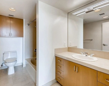 13700 Marina Pointe Drive - Photo Thumbnail 8