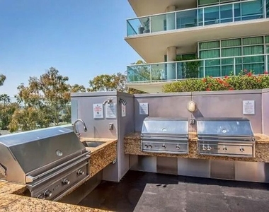 13700 Marina Pointe Drive - Photo Thumbnail 2