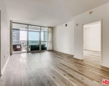 13700 Marina Pointe Drive - Photo Thumbnail 14