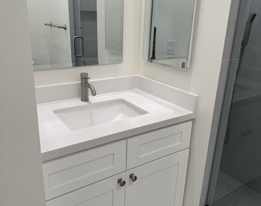 153 S Gramercy Place - Photo Thumbnail 17