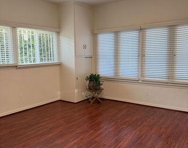 153 S Gramercy Place - Photo Thumbnail 16