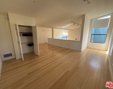 320 Indiana Avenue - Photo Thumbnail 18