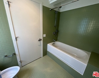 320 Indiana Avenue - Photo Thumbnail 21