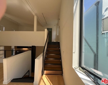 320 Indiana Avenue - Photo Thumbnail 14