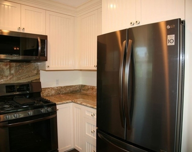 6621 Nagle Avenue - Photo Thumbnail 6