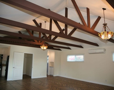 6621 Nagle Avenue - Photo Thumbnail 2