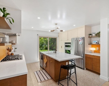 11260 Overland Avenue - Photo Thumbnail 8