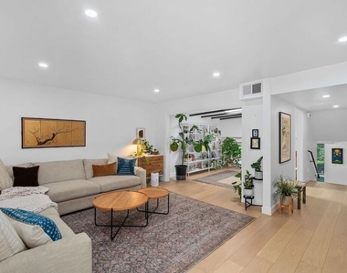 11260 Overland Avenue - Photo Thumbnail 3