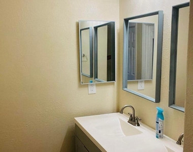 8044 Solana St - Photo Thumbnail 15