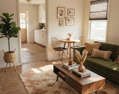 1207 E 8th - Photo Thumbnail 2