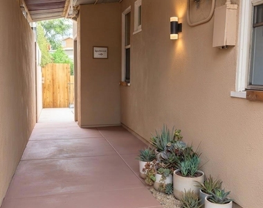 1207 E 8th - Photo Thumbnail 1