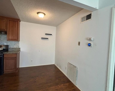 4553 Alamo Street - Photo Thumbnail 6