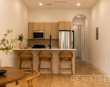 1267 Bergen Street - Photo Thumbnail 3