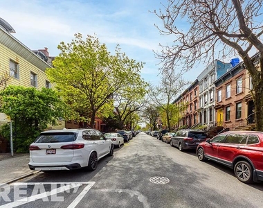 17th Street - Photo Thumbnail 9