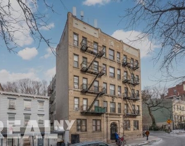 17th Street - Photo Thumbnail 7