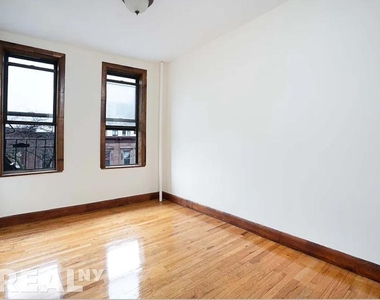 17th Street - Photo Thumbnail 2