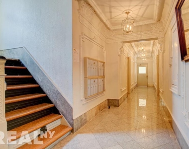 17th Street - Photo Thumbnail 8