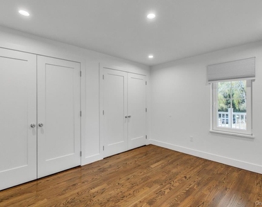 1431 Old Northern Boulevard - Photo Thumbnail 12