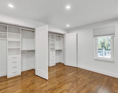 1431 Old Northern Boulevard - Photo Thumbnail 13