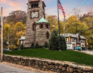 1431 Old Northern Boulevard - Photo Thumbnail 23
