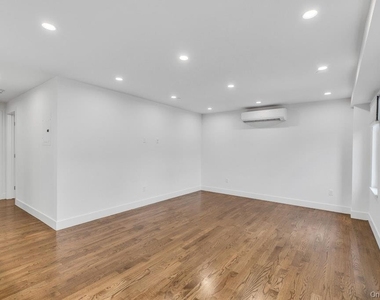 1431 Old Northern Boulevard - Photo Thumbnail 4