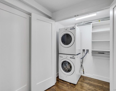 1431 Old Northern Boulevard - Photo Thumbnail 13