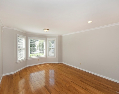 39 Nesaquake Avenue - Photo Thumbnail 5