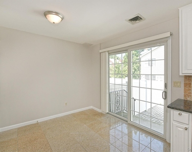 39 Nesaquake Avenue - Photo Thumbnail 10