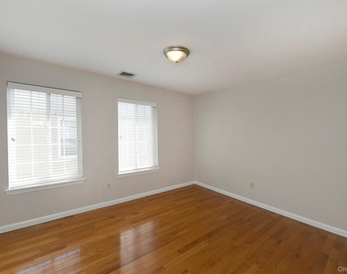 39 Nesaquake Avenue - Photo Thumbnail 15