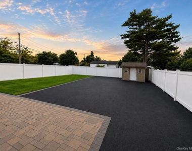 1333 5th Avenue - Photo Thumbnail 7
