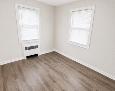 1333 5th Avenue - Photo Thumbnail 2