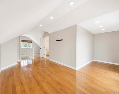 308 Bedell Street - Photo Thumbnail 35