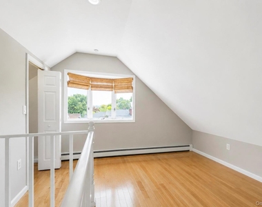 308 Bedell Street - Photo Thumbnail 32