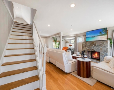 308 Bedell Street - Photo Thumbnail 6