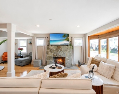 308 Bedell Street - Photo Thumbnail 7