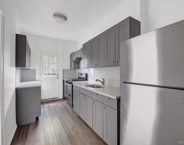 7111 68th Street - Photo Thumbnail 11