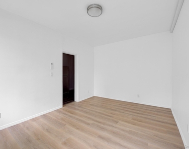 7111 68th Street - Photo Thumbnail 14