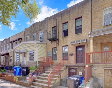 7111 68th Street - Photo Thumbnail 3