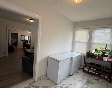 815 Carpenter Place - Photo Thumbnail 3