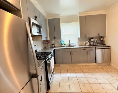 815 Carpenter Place - Photo Thumbnail 7