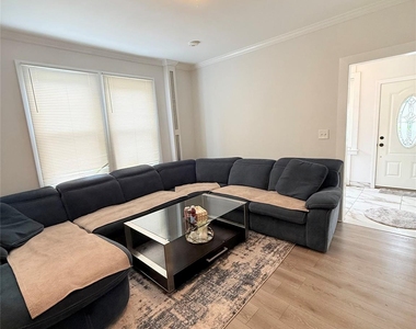 815 Carpenter Place - Photo Thumbnail 5