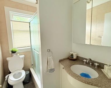 815 Carpenter Place - Photo Thumbnail 17