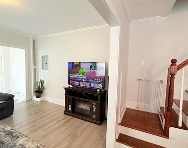 815 Carpenter Place - Photo Thumbnail 8