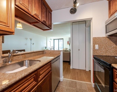 730 W Broadway - Photo Thumbnail 8