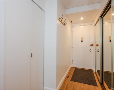 730 W Broadway - Photo Thumbnail 1