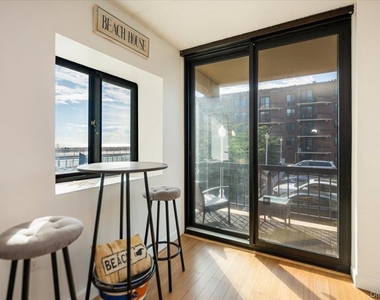 730 W Broadway - Photo Thumbnail 5