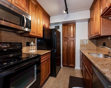 730 W Broadway - Photo Thumbnail 7