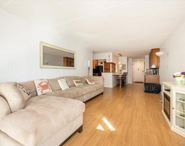 730 W Broadway - Photo Thumbnail 4